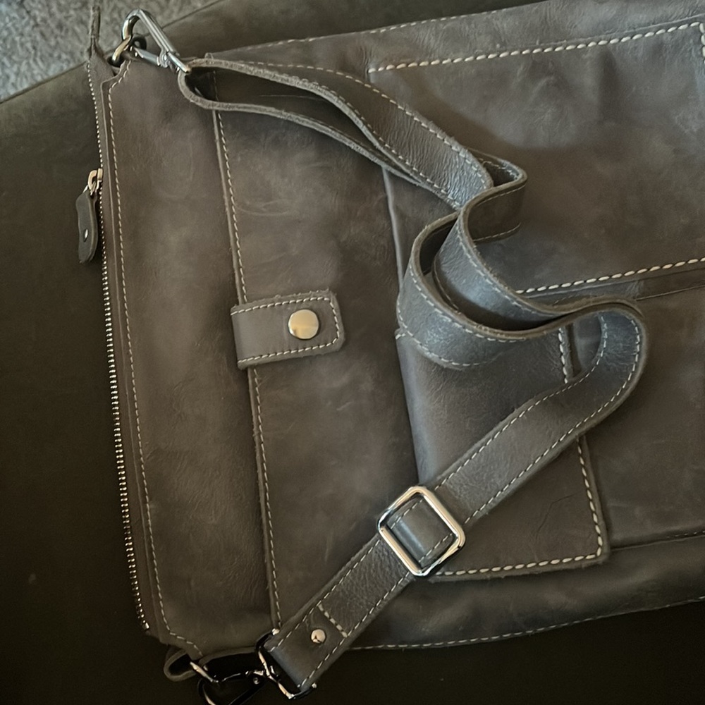 Roots Leather Charcoal Canadian Villager Tribe Crossbody Bag - Picture 15 of 16